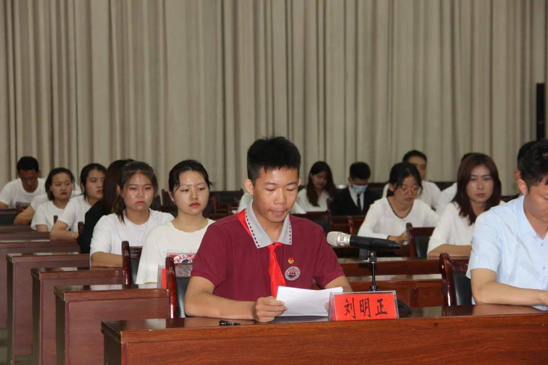 第三中学学生 刘明正发言 团市委兼职副书记,吴忠市综合实践学校 校长