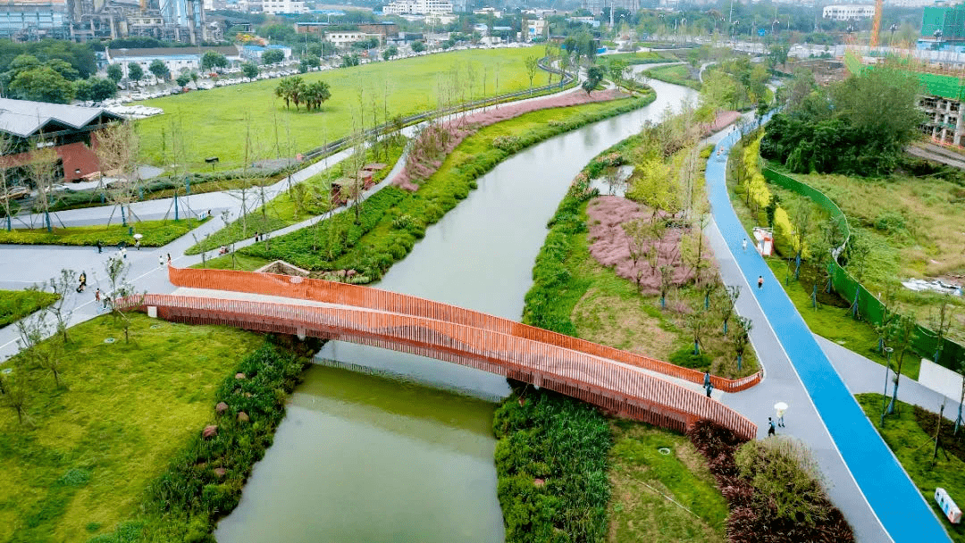 景观桥 长流河 见证青白江先建厂后建区的历史 河畔22万m的长流河公园