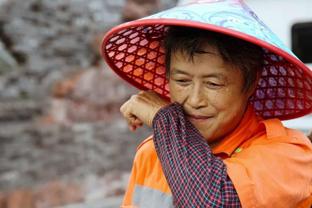 环卫工大片来袭,你们挥洒汗水的样子真美!