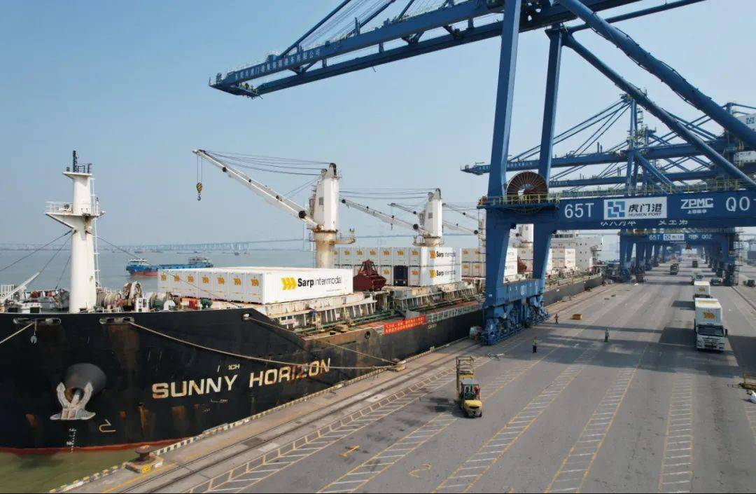 7月26日,中国香港籍船舶"sunny horizon"轮及"cosco shipping vision