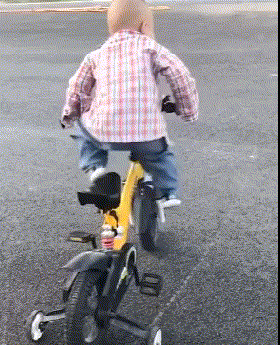 搞笑gif:没有订书机怎么办,缝纫机其实也是可以的