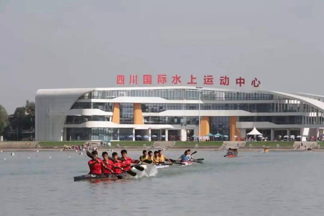 日,2021年四川省青少年皮划艇(静水)锦标赛在四川省水上运动学校举行