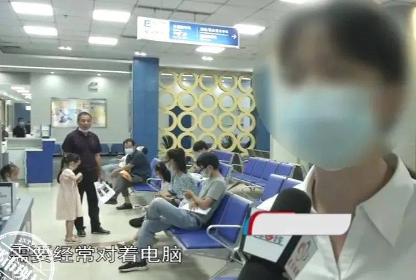 电脑|可能致盲！27岁女子眼皮挤出“牙膏”！这习惯很多人都有…