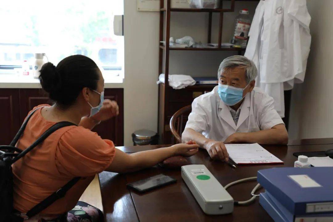 浒塘国医馆是一所集中医诊疗,道地药材,养生保健,健康管理,学术交流等