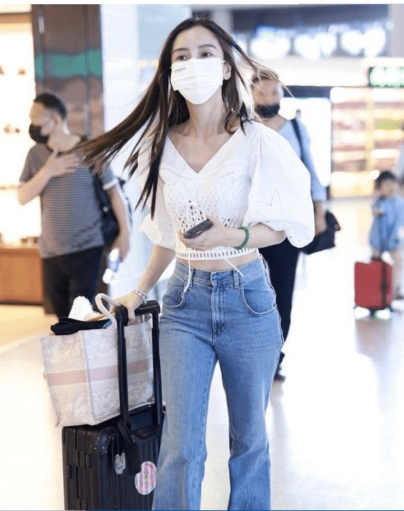 身材|Angelababy到底有多瘦，穿小码牛仔裤都撑不满，1尺6腰太抢镜
