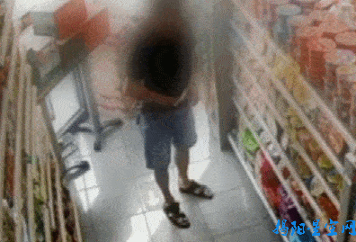饥渴难耐?七夕一男子在揭东某便利店将鸡*塞进裤中