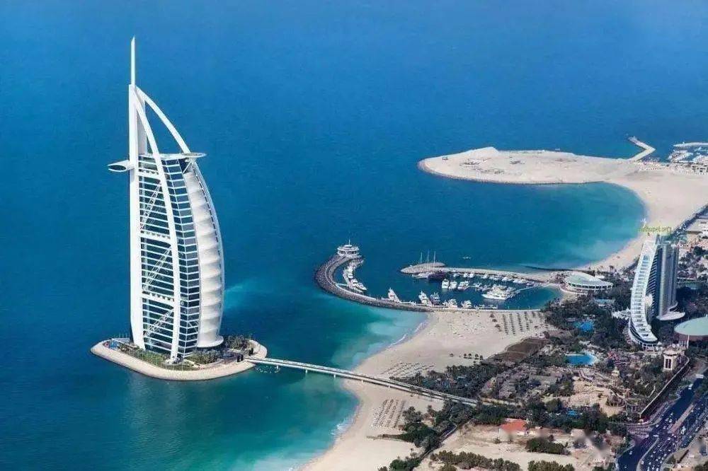 迪拜卓美亚帆船酒店 (burj al-arab) 世界唯一七星级酒店