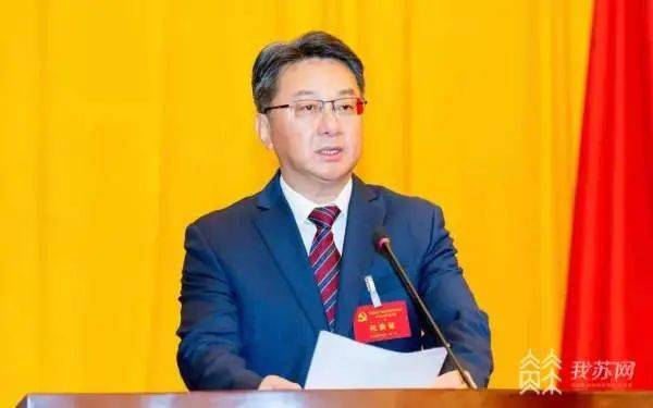 获"全国优秀县委书记"称号一个多月后,周斌任盐城代市长