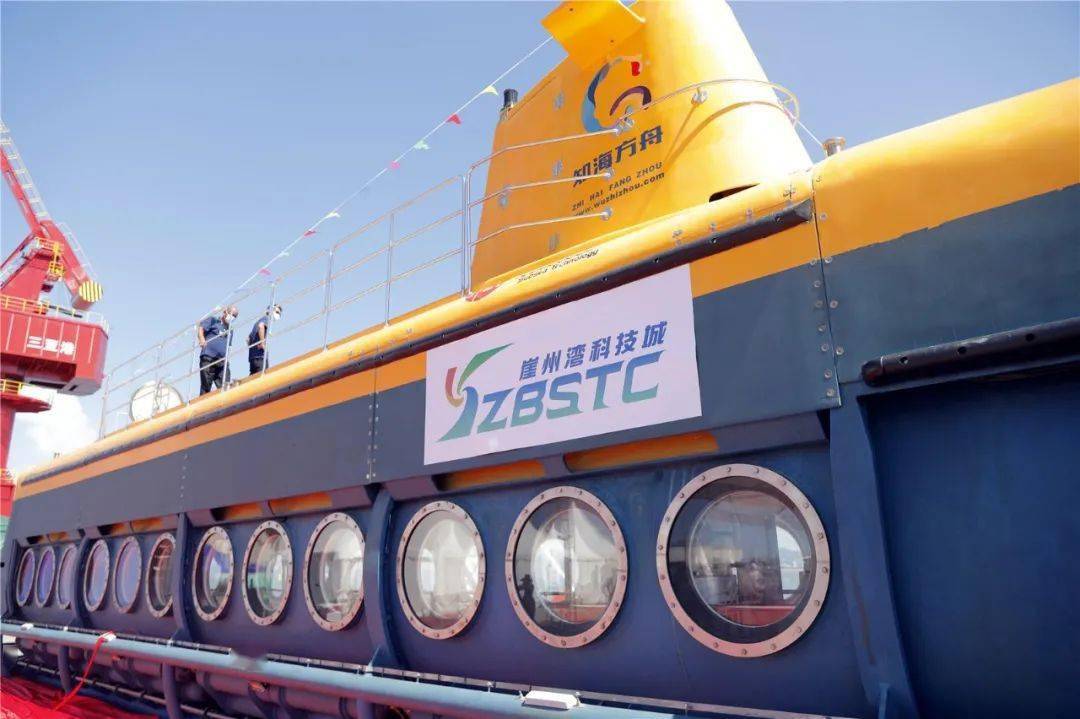 蜈支洲岛再添游玩利器国产首艘全潜式大型旅游观光船助力体验升级