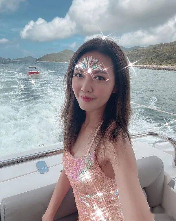 陈庭欣周子馨"胸撞胸"再揽啜!