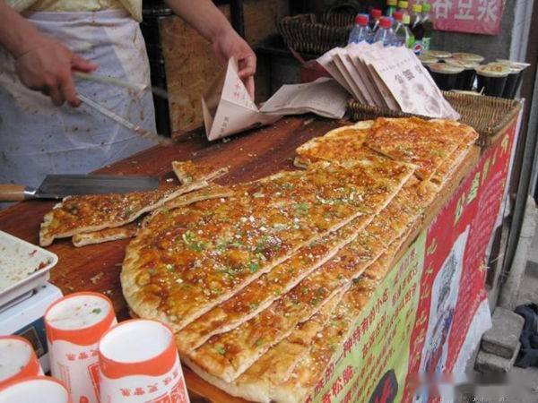 风靡全国的酱香饼,为啥如今很少见了?顾客:买一次你就