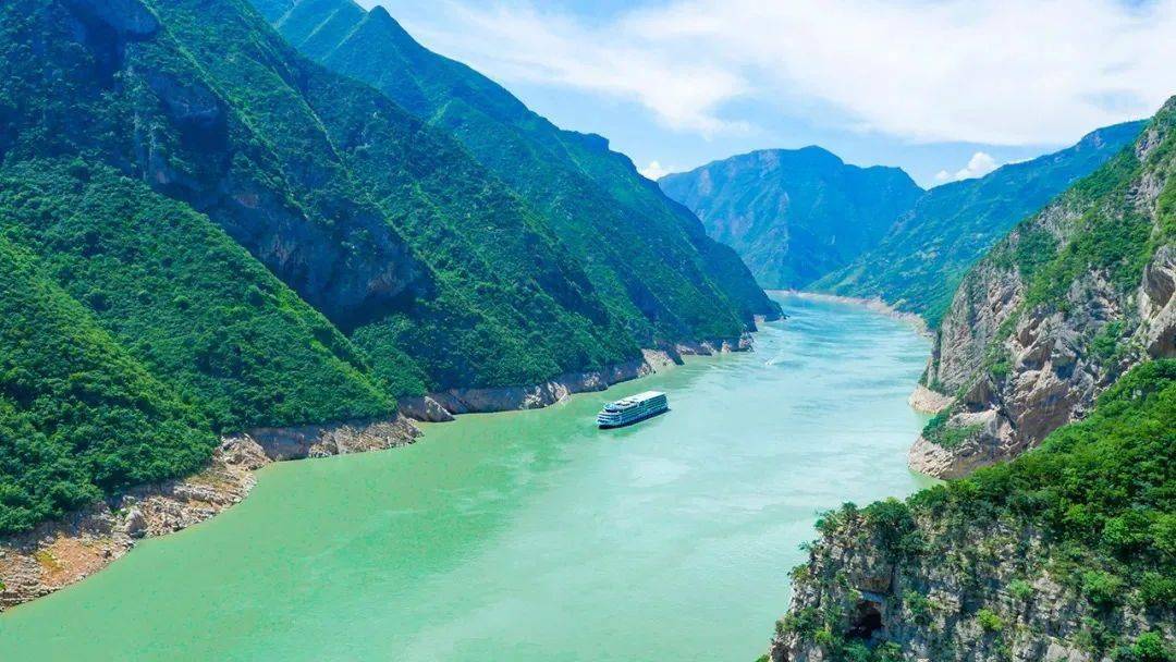 开启世纪游轮长江之旅 以360度的视角看遍长江两岸风景 浩浩荡荡的