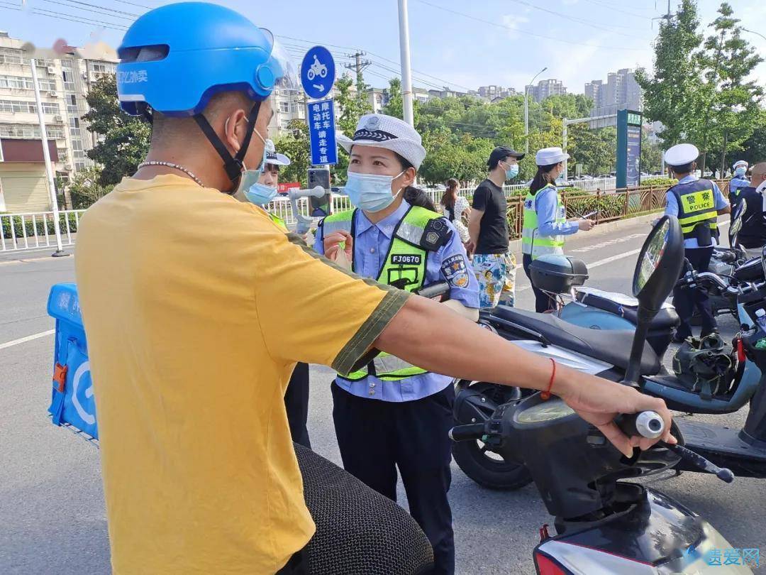 逆行不戴头盔在机动车道穿行非机动车这样上路将被警告及处罚