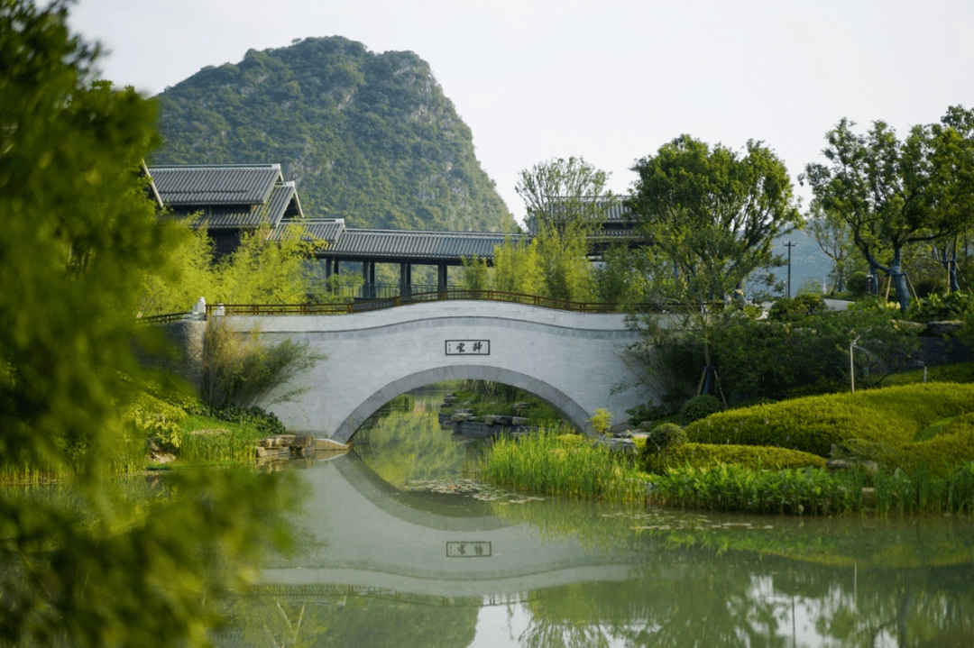 凝山桥实景 05 匠之精神 灯具是酒店的系列小品中的重点之一,其