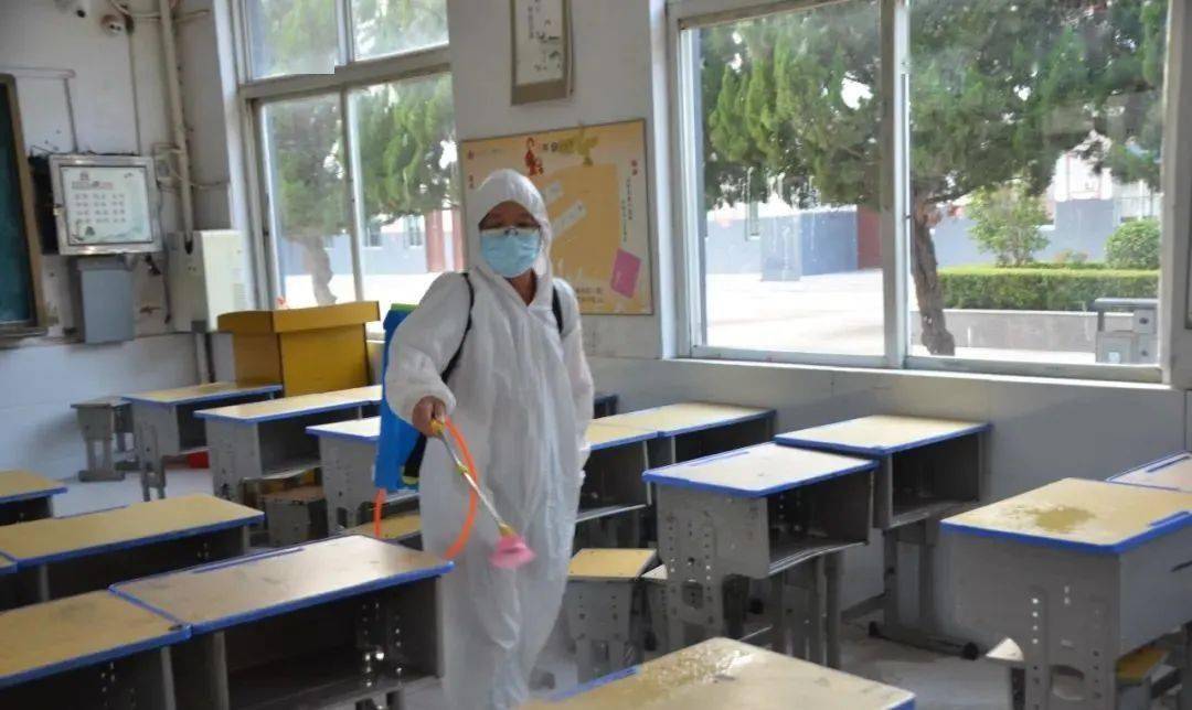 等 夏邑县太平一中每隔3天 对教室,宿舍,餐厅,厕所进行一次全面消毒
