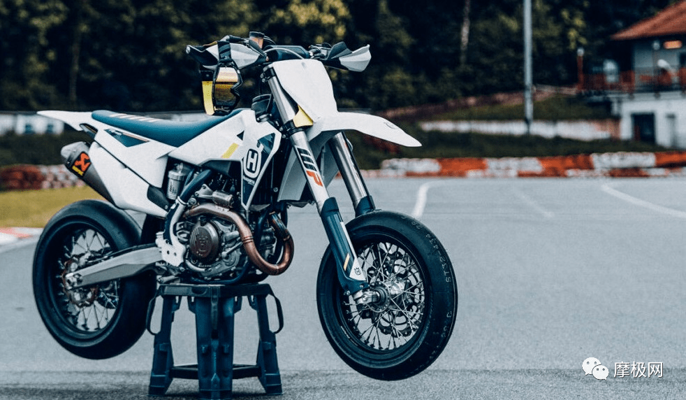 husqvarna发布了2022全新fs450滑胎车