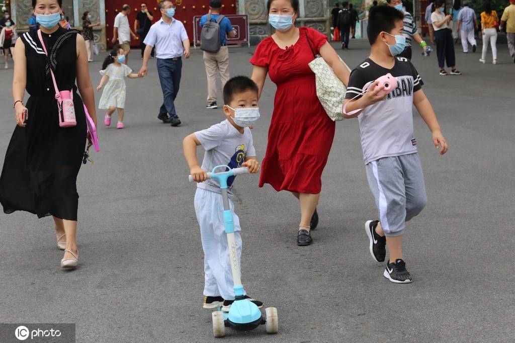 photo|南京多家景区恢复开放室外区域 市民玄武湖景区有序游玩