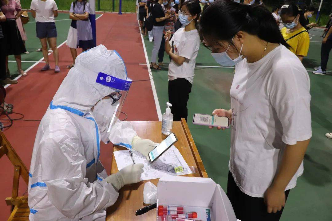 疫情防控封开县第二人民医院开展大规模核酸采样应急演练