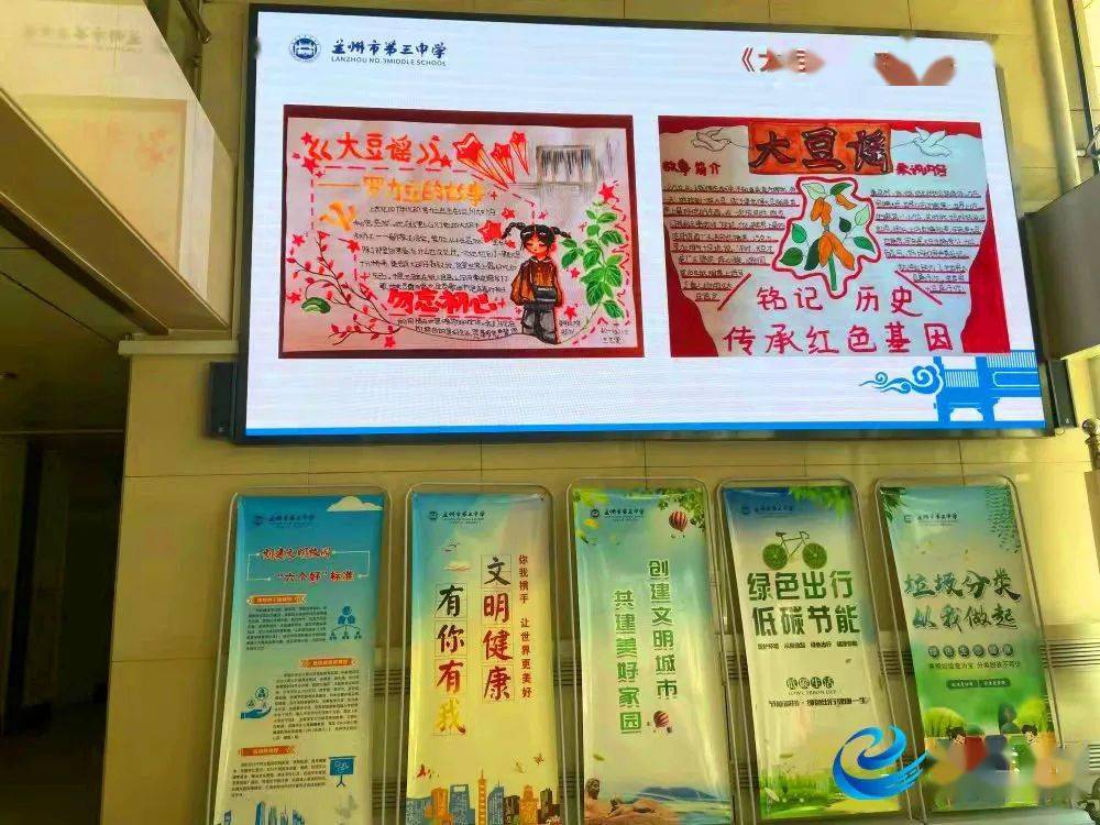 以音乐教师带唱 全体教师合唱的形式动情演绎歌曲 ▲学生制作《大豆谣