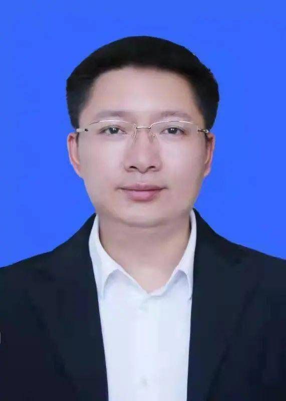 任命邹鸿泰为宜丰县人民法院副院长,代理宜丰县人民法院院长职务.
