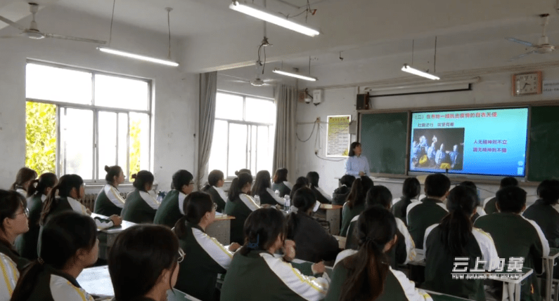 内黄四中高三八班学生刘卓凡在课后深有感悟"今天我和我的同学们再次