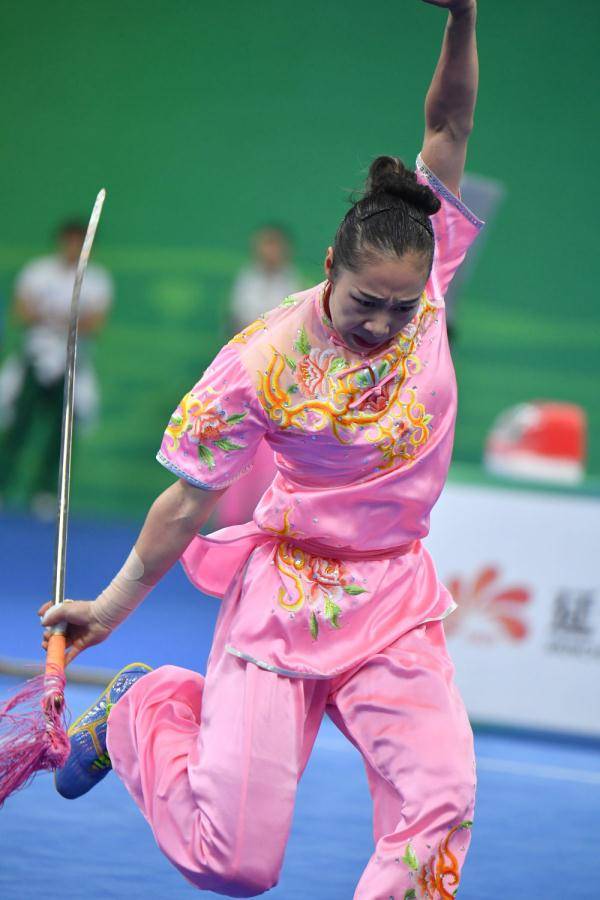 会武术套路项目女子长拳,剑术,枪术全能比赛中,安徽队选手赖晓晓以29