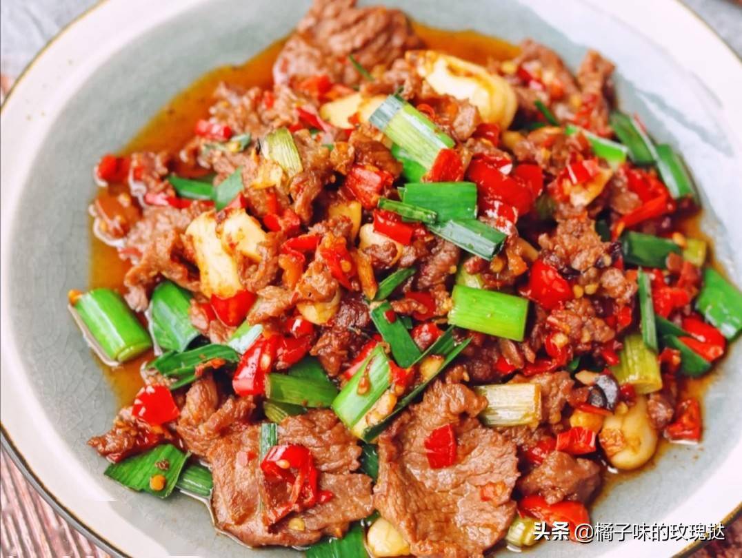 家常菜小炒:小炒黄牛肉,油焖大虾,肉沫空心菜梗,好吃到舔手指