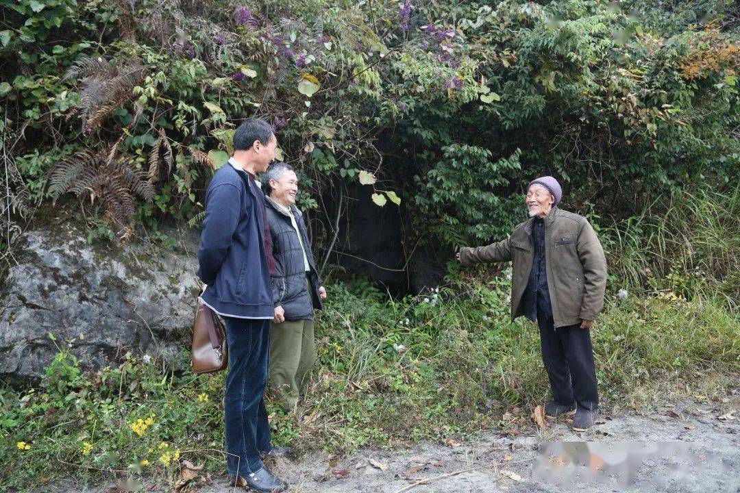 拜访了曾两次给红军带路,并救过一名红军伤员已 97岁高龄的游朝佑老人