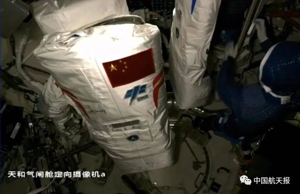 操作|太空行走：体验一种“危险的浪漫”