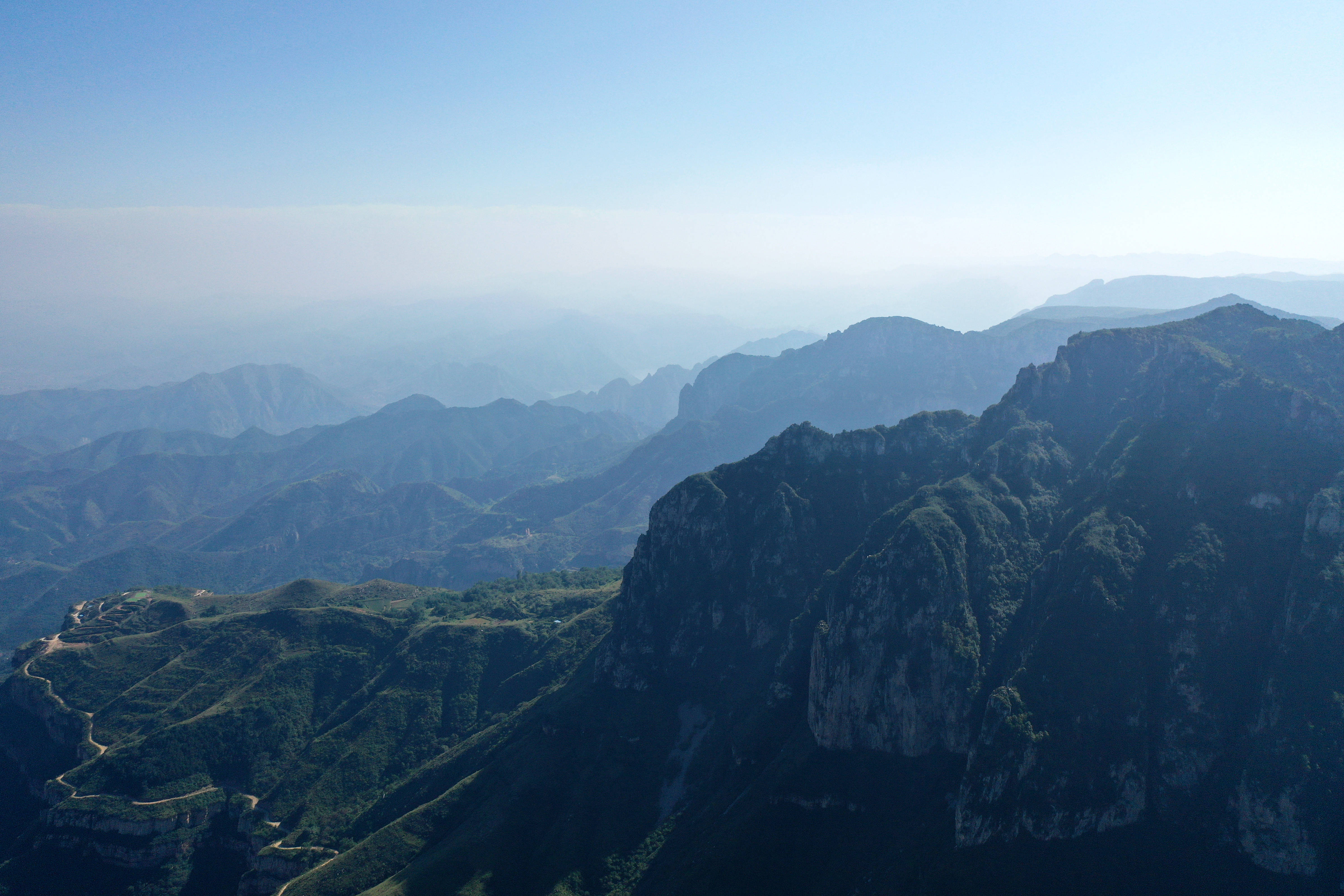 从空中俯瞰山西省平顺县境内的太行山地貌,雄,奇,险,峻,层次分明,景色