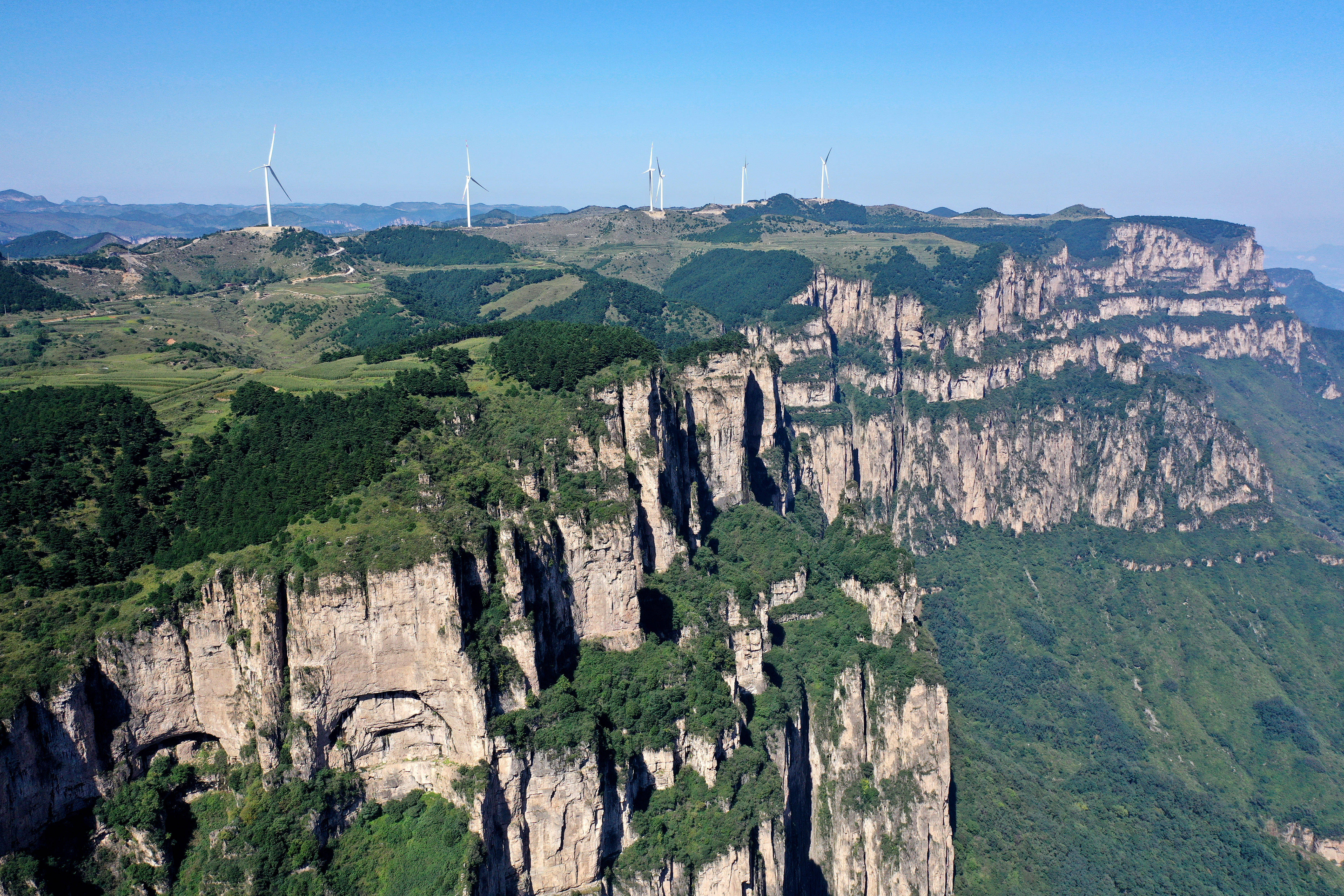 这是在平顺县玉峡关镇拍摄的太行山风光(无人机照片,9月8日摄.