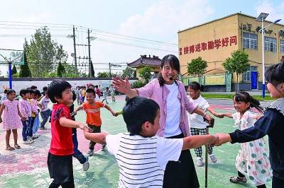 教育|“让每个孩子眼里有光、心有所信”