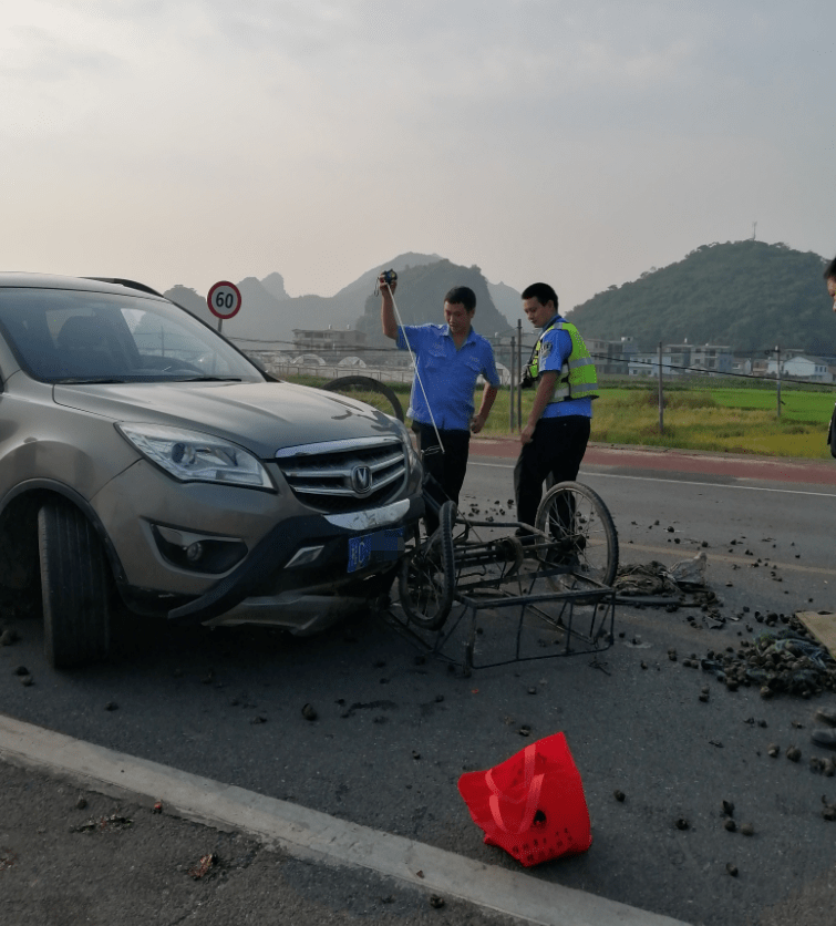 一天内桂林发生多起车祸有的车撞得面目全非直接报废