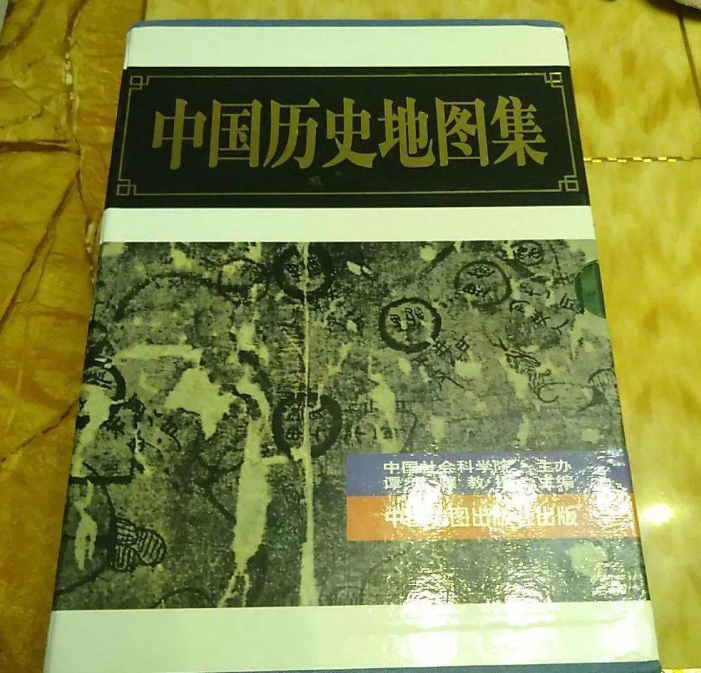 由谭其骧主编,数十位专家通力合作完成的《中国历史地图集》,集中