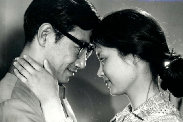 这件事让杨延晋的妻子怒不可遏,将潘虹写给杨导的情书贴到了公告栏.