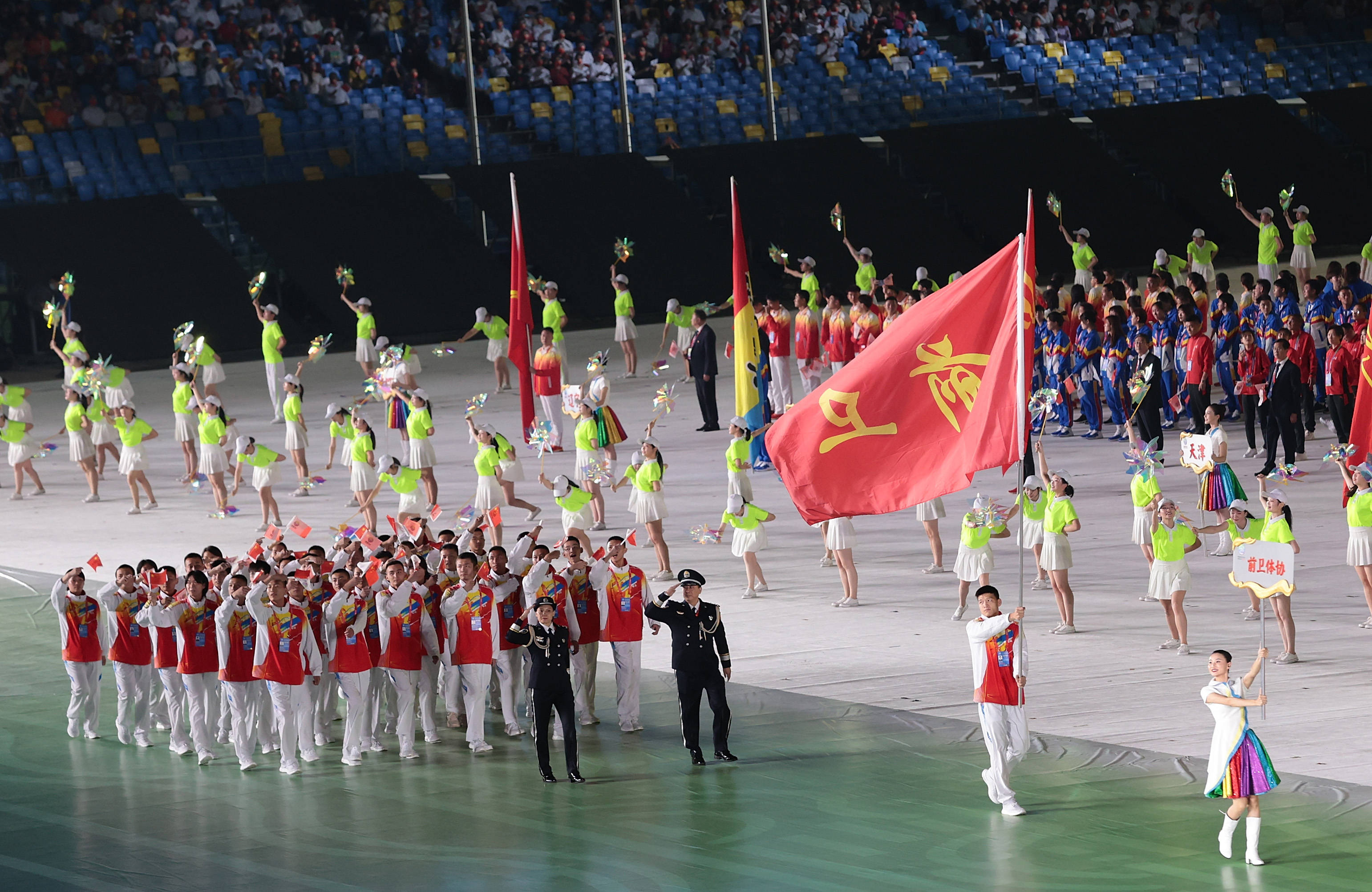当日,第十四届全国运动会开幕式在西安奥体中心体育场举行.