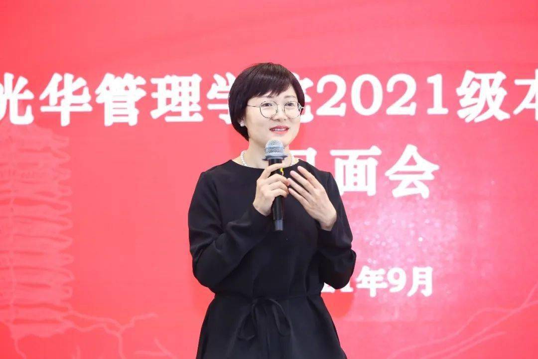员的带领下先后召开第一次主题班会,师生进一步相互熟悉,唐遥,李辰旭