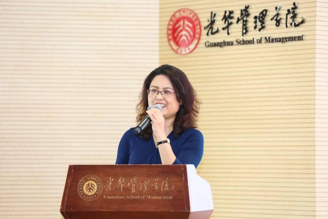 员的带领下先后召开第一次主题班会,师生进一步相互熟悉,唐遥,李辰旭