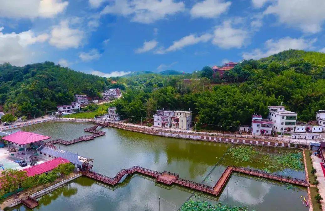 兴宁市径南镇东升村是国家3级旅游景区月形山乡村旅游区月形山乡村