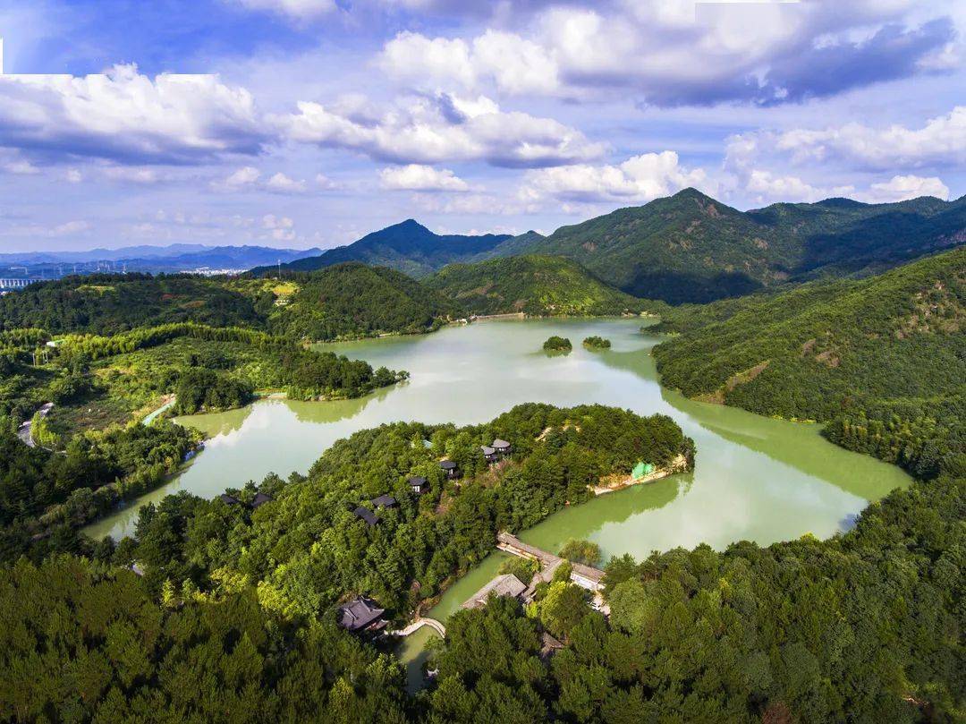 磐安十八涡景区国家aaaa级夹溪十八涡风景区,位于磐安台地东部尖山镇