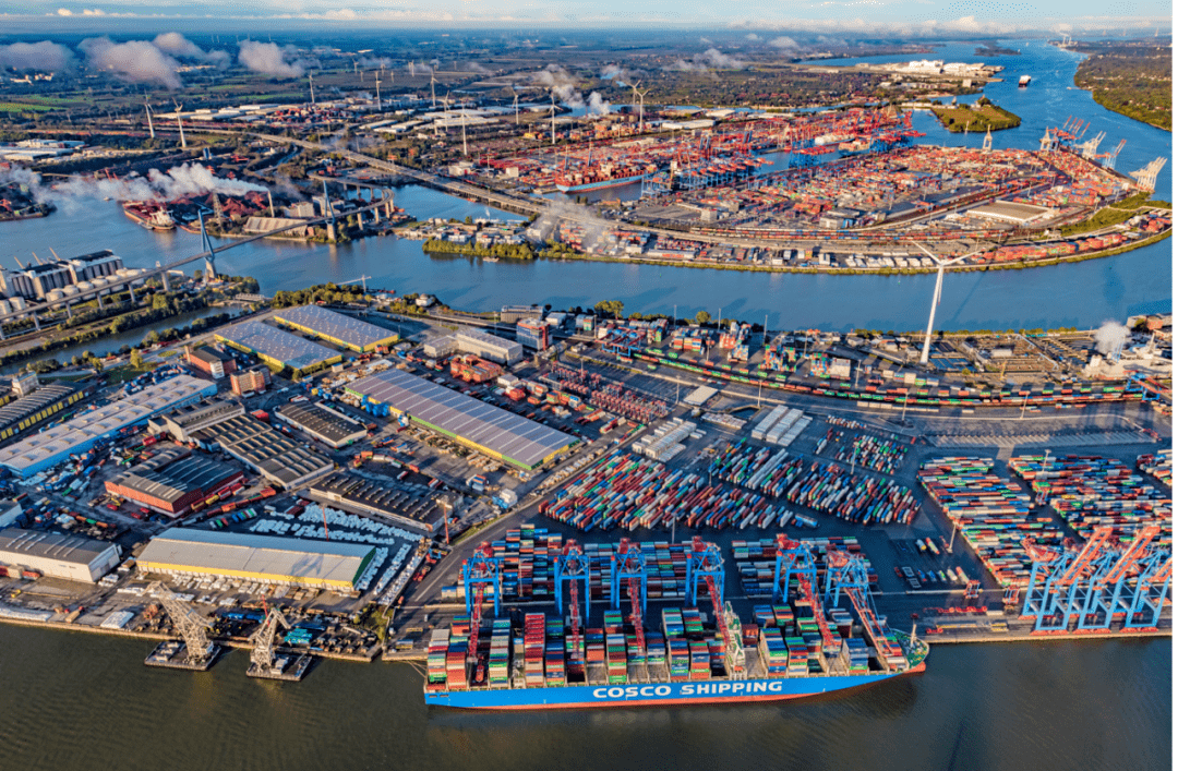 中远海运对汉堡港的发展困境的让步截然相反
