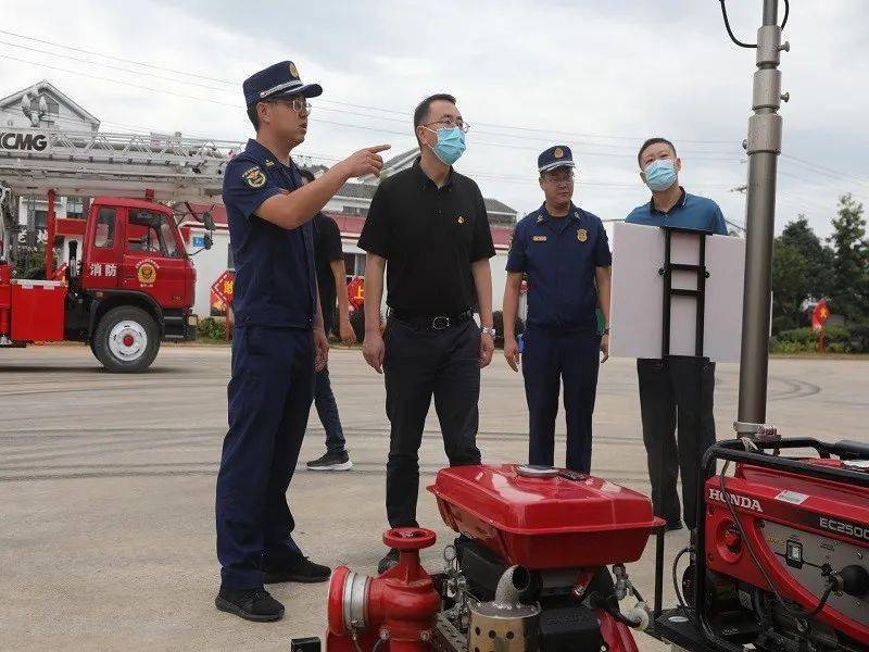 保山昌宁消防杨斌斌县长一行深入昌宁大队走访慰问消防指战员