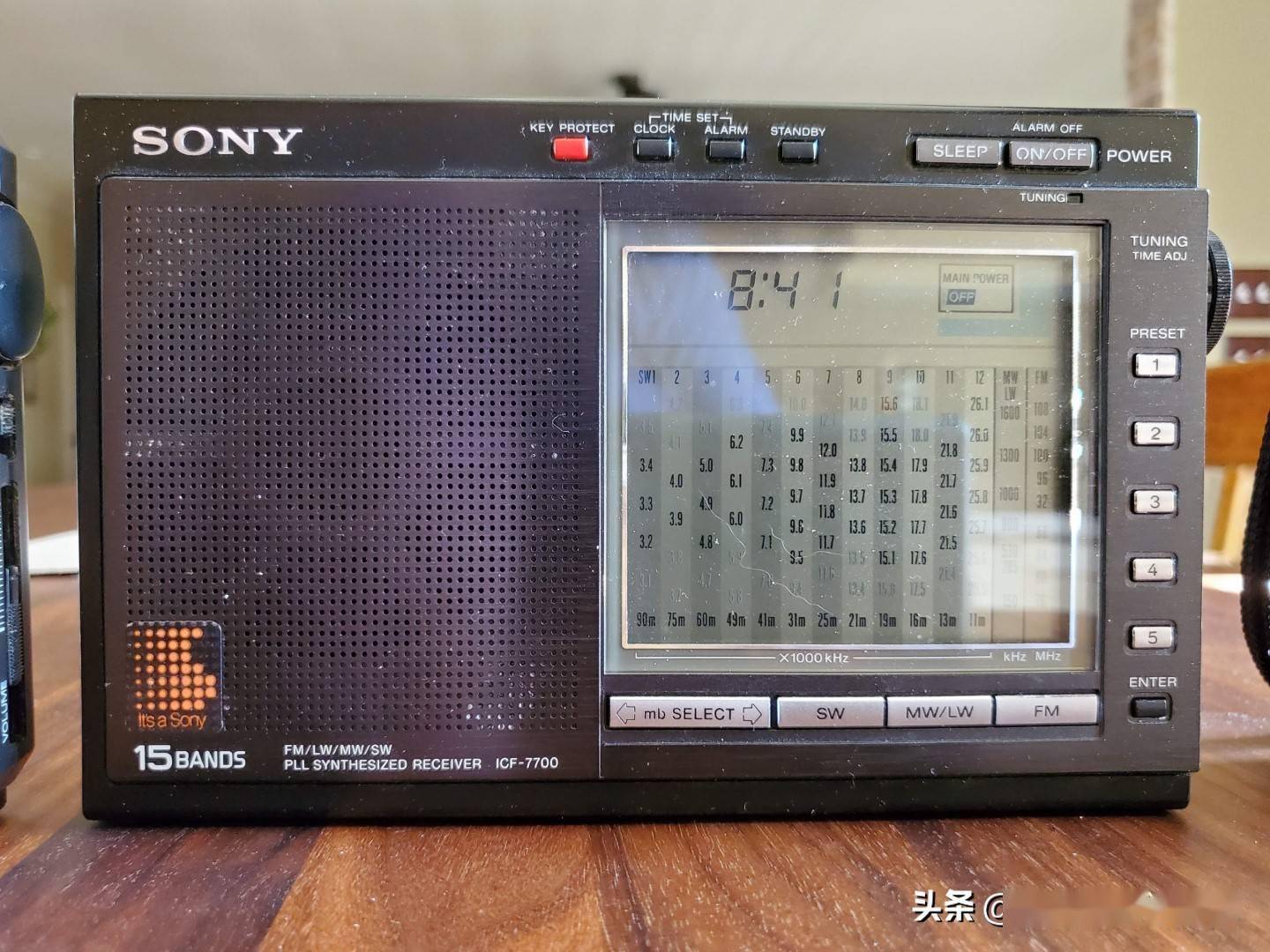 4台索尼收音机每个都是时代的翘楚今天它们还能行吗