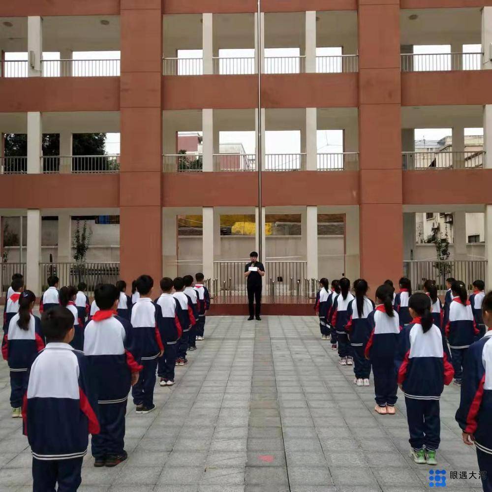 感恩祖国,不负韶华!荥阳市索河实验小学举行新学期升旗仪式