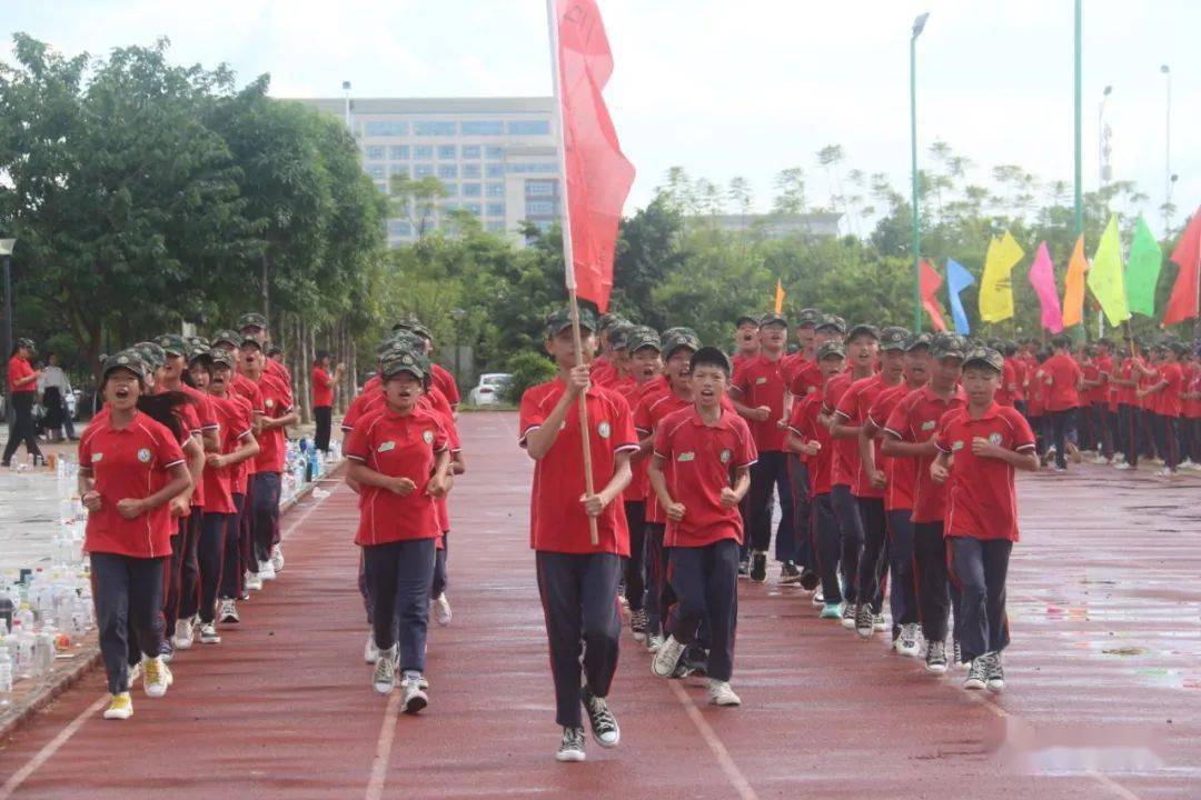 来宾市第十中学举行学生综合体能素质训练教育活动结营仪式