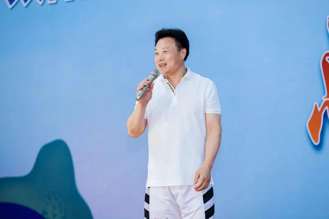 太阳能公司党委书记,董事长曹华斌为闭幕式致辞,他对在本次比赛中取得