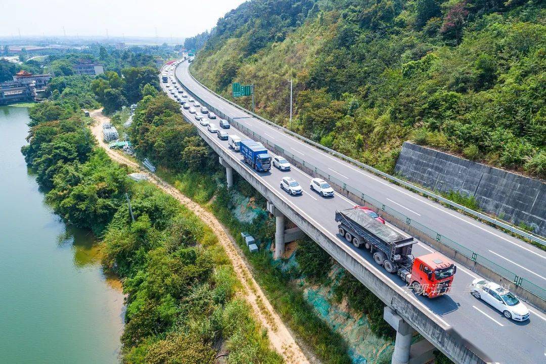 过境车大量涌入,许广高速清远段已提前进入大堵车模式!