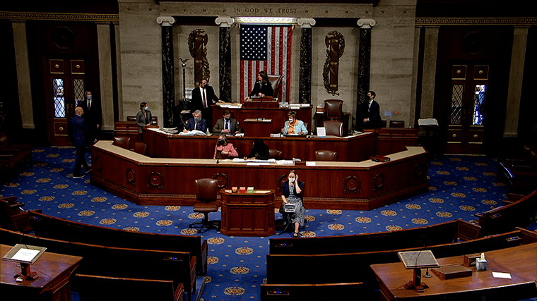 美国众议院通过短期支出法案解决*停摆危机河南老年白癜