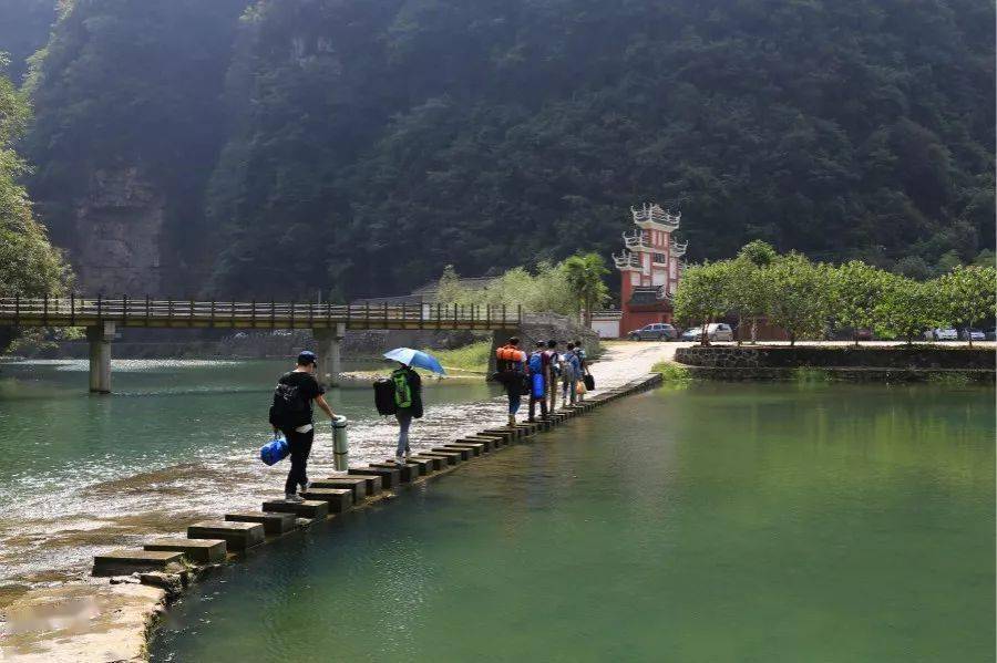 遵义—绥阳—大峰坎—双门峡西门 观音岩景区  aaa级景区 景区拥有十