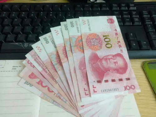 紧接着11月17日晚,张某以400元的价格,与另一名男子魏某发生了性关系.